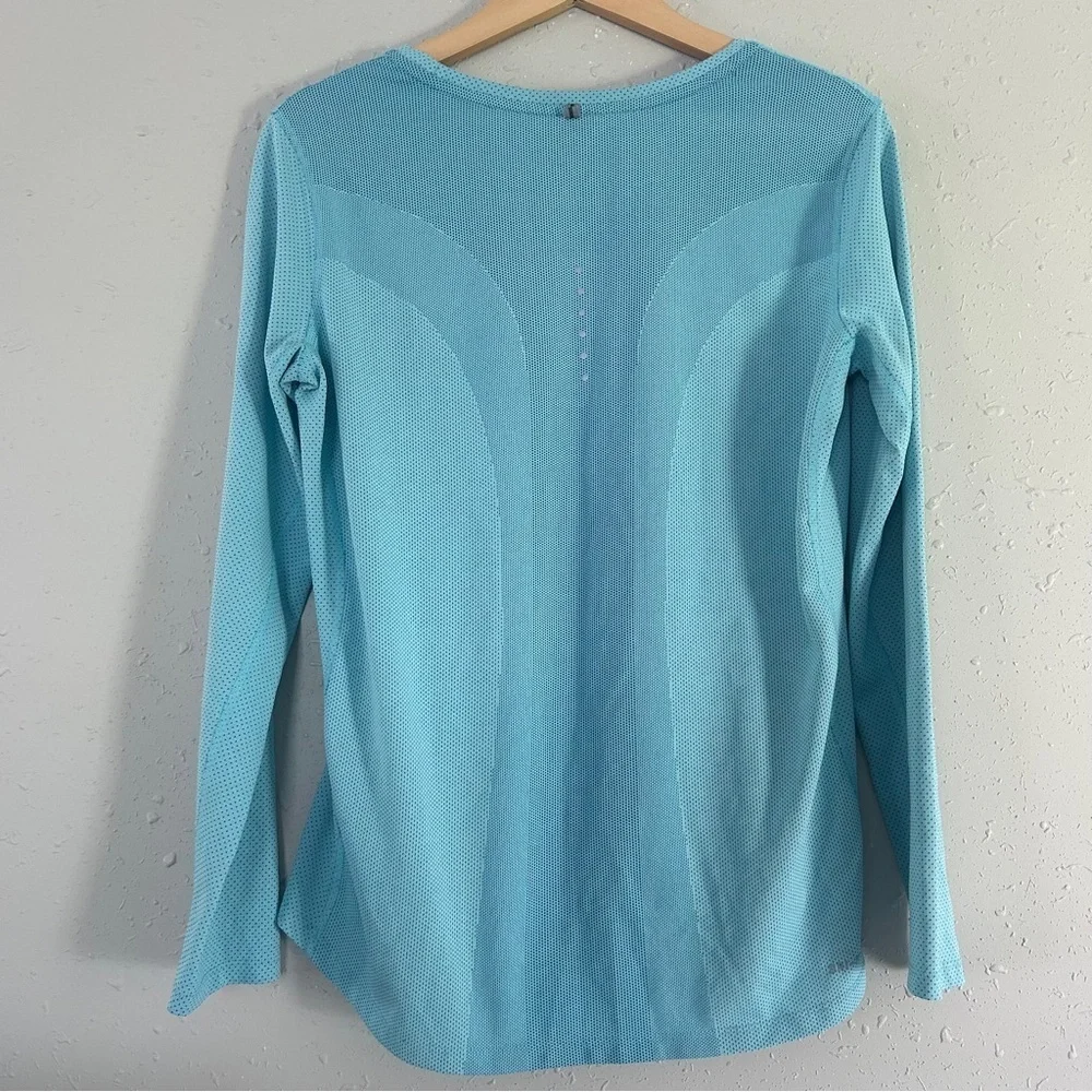Nike Women's Light Blue Dri Fit Long Sleeve Tee Workout Running Athletic Casual